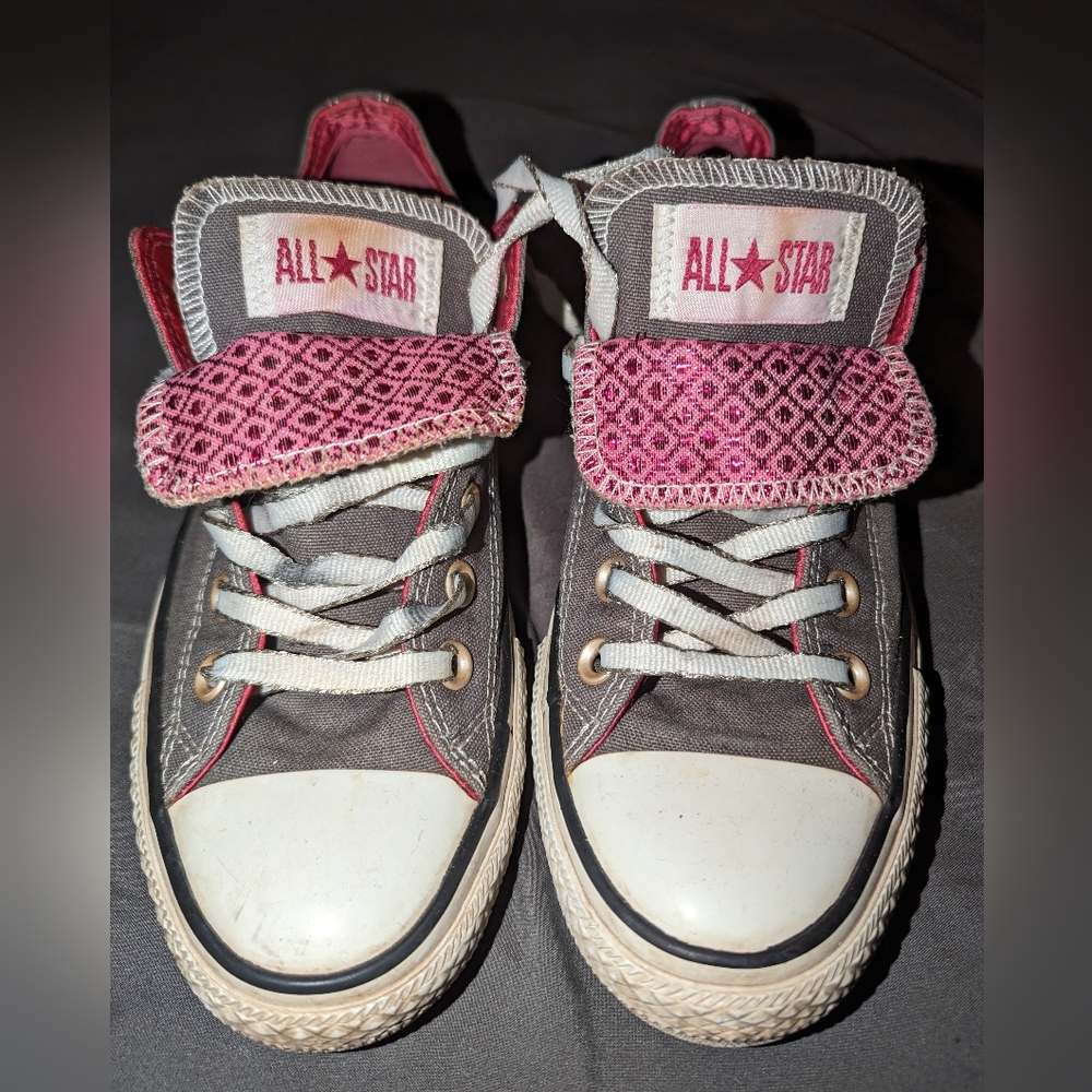 Converse shoes size 8 double tongue